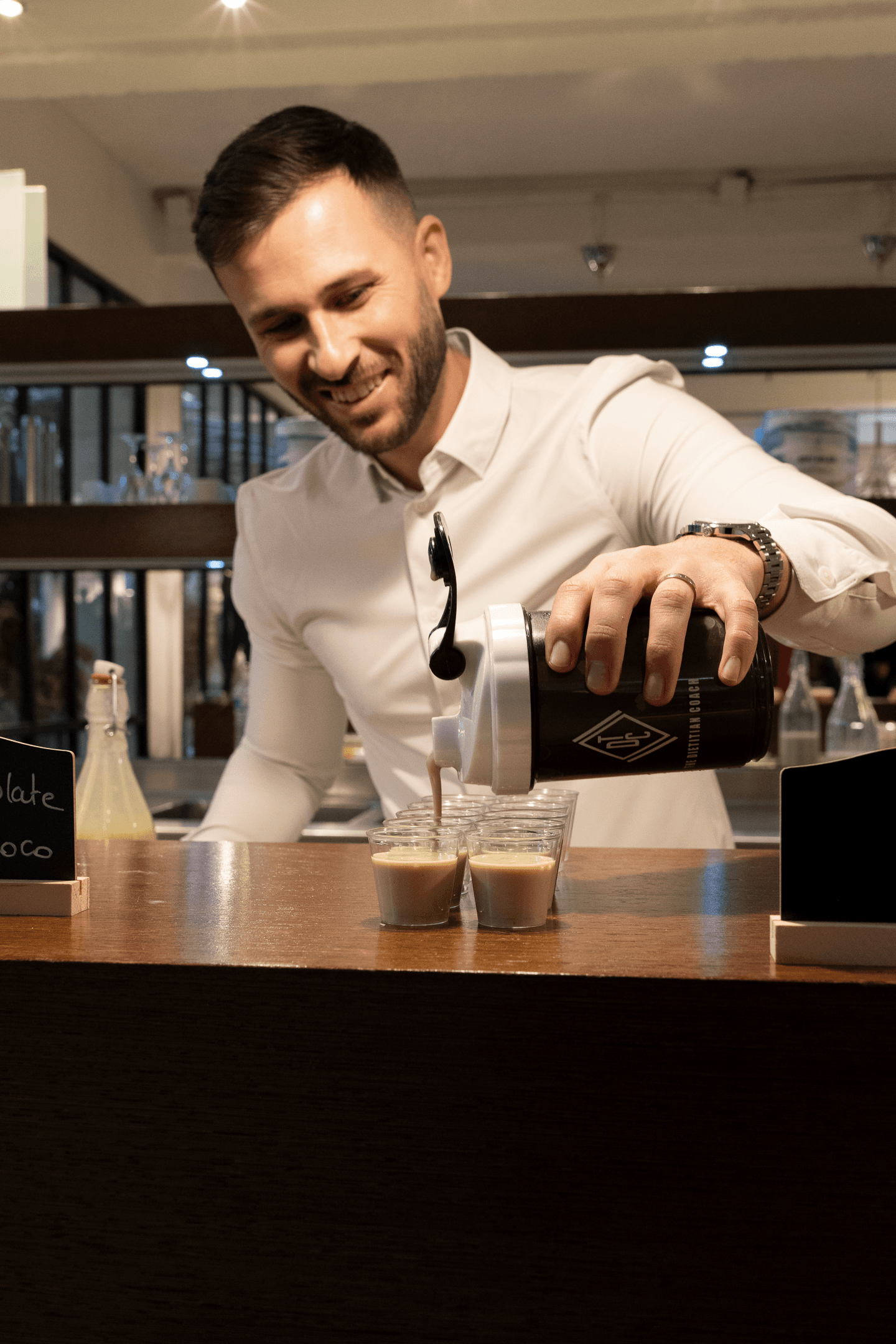 Le barman - Préparation des smoothies